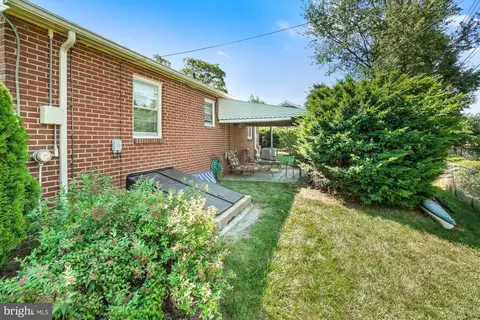 Exterior - 921 Cherokee Trl, Frederick, MD 21701 photo 4 of 17