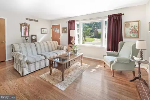 Living - 921 Cherokee Trl, Frederick, MD 21701 photo 2 of 2