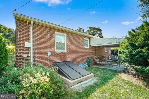 Exterior - 921 Cherokee Trl, Frederick, MD 21701 photo 13 of 17