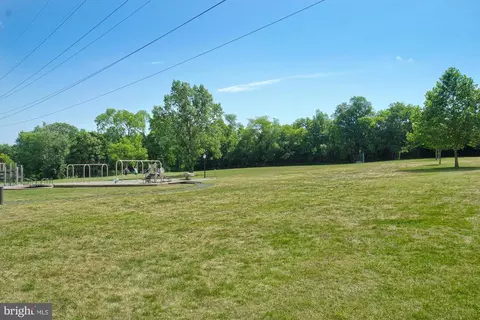 Exterior - 921 Cherokee Trl, Frederick, MD 21701 photo 15 of 17