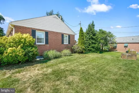 Exterior - 921 Cherokee Trl, Frederick, MD 21701 photo 3 of 17