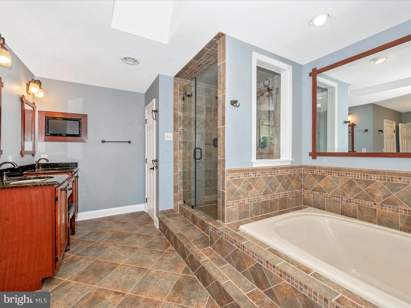 Bath - 9014 Spring Meadow Cir, Frederick, MD 21701 photo 7 of 12