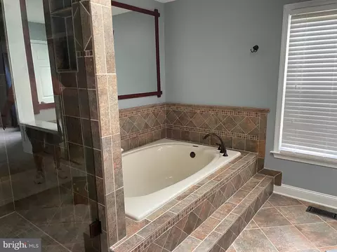 Bath - 9014 Spring Meadow Cir, Frederick, MD 21701 photo 2 of 12