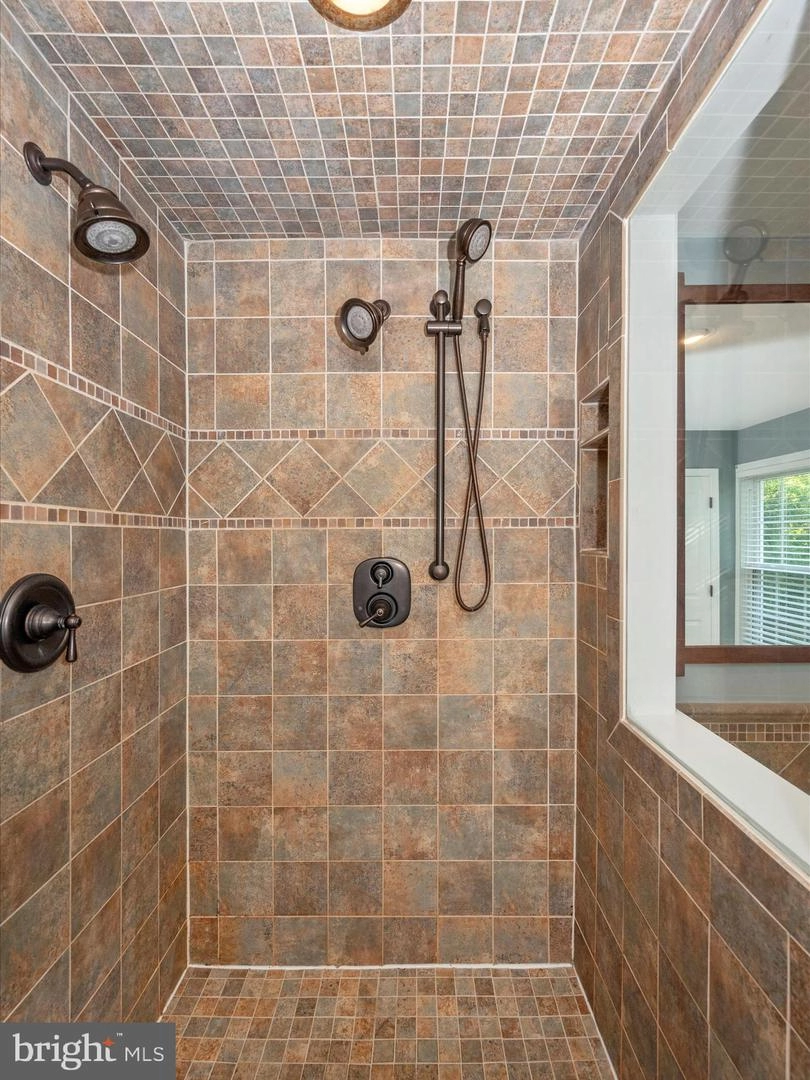 Bath - 9014 Spring Meadow Cir, Frederick, MD 21701 photo 10 of 12