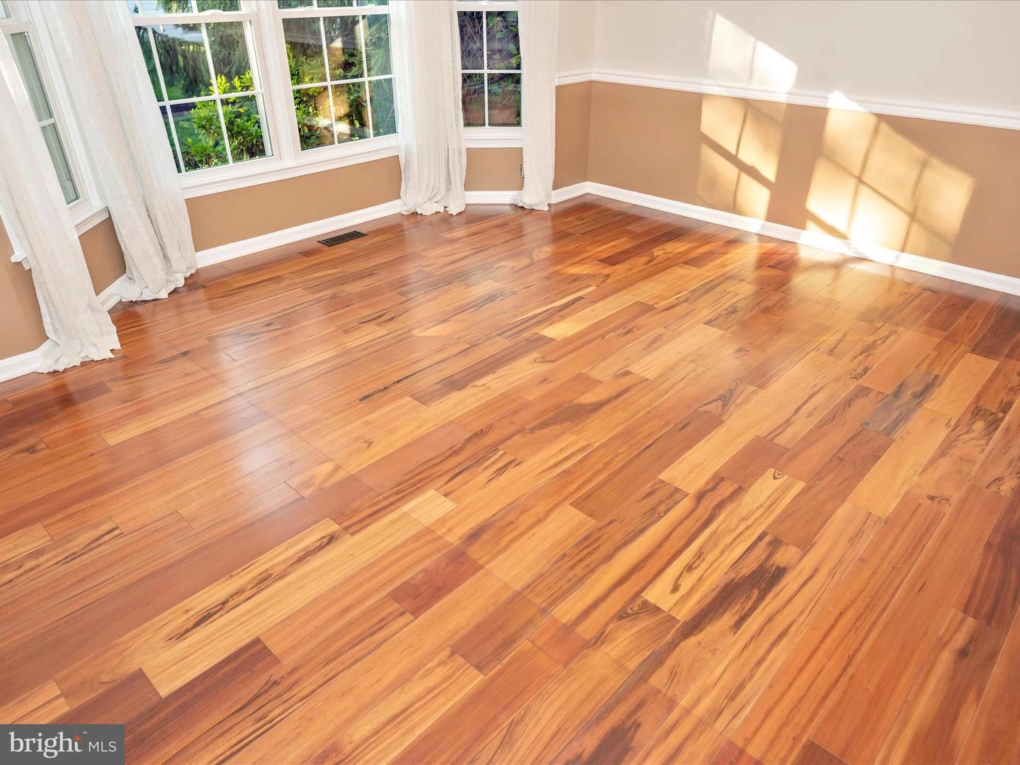 Living - 9014 Spring Meadow Cir, Frederick, MD 21701 photo 8 of 12