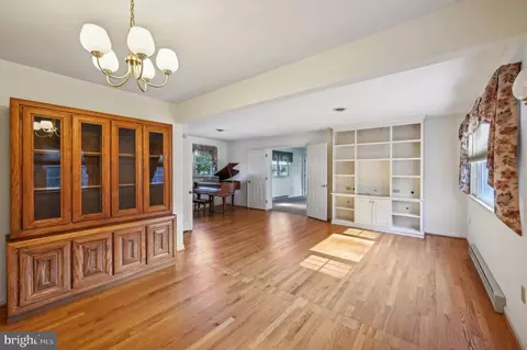 Living - 6131 Long Branch Rd, Frederick, MD 21701 photo 3 of 12