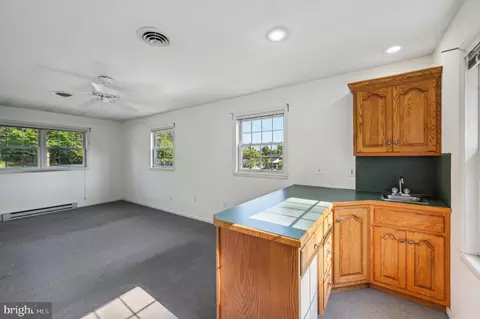 Living - 6131 Long Branch Rd, Frederick, MD 21701 photo 6 of 12