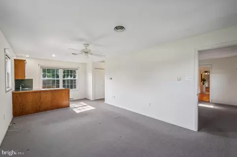 Living - 6131 Long Branch Rd, Frederick, MD 21701 photo 5 of 12