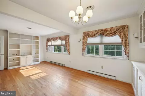Living - 6131 Long Branch Rd, Frederick, MD 21701 photo 4 of 12