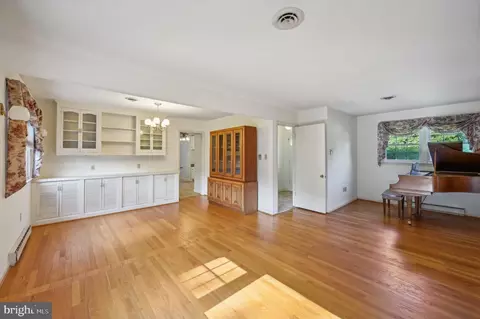 Living - 6131 Long Branch Rd, Frederick, MD 21701 photo 2 of 12