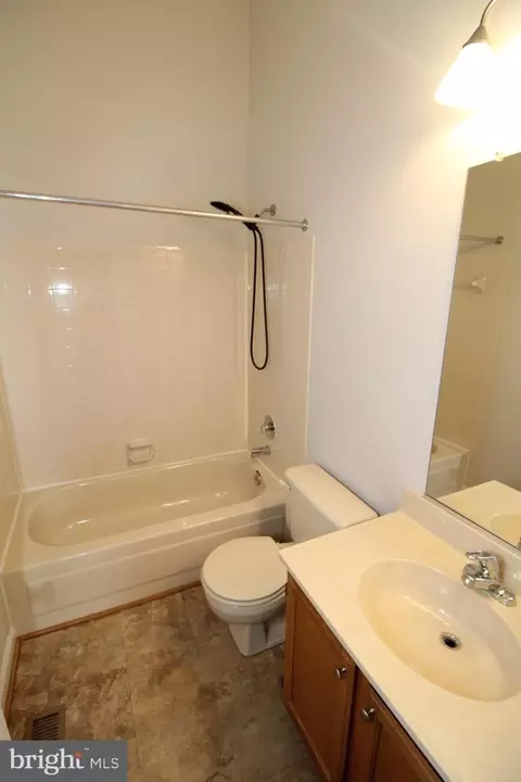 Bath - 5040 Merganser Ct, Frederick, MD 21703 photo 1 of 4