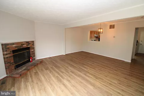 Living - 5040 Merganser Ct, Frederick, MD 21703 photo 3 of 5