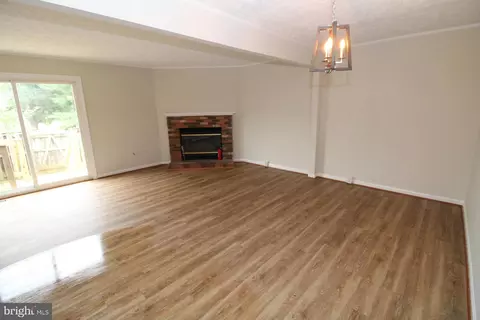Living - 5040 Merganser Ct, Frederick, MD 21703 photo 2 of 5