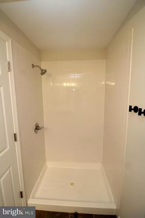 Bath - 5040 Merganser Ct, Frederick, MD 21703 photo 4 of 4