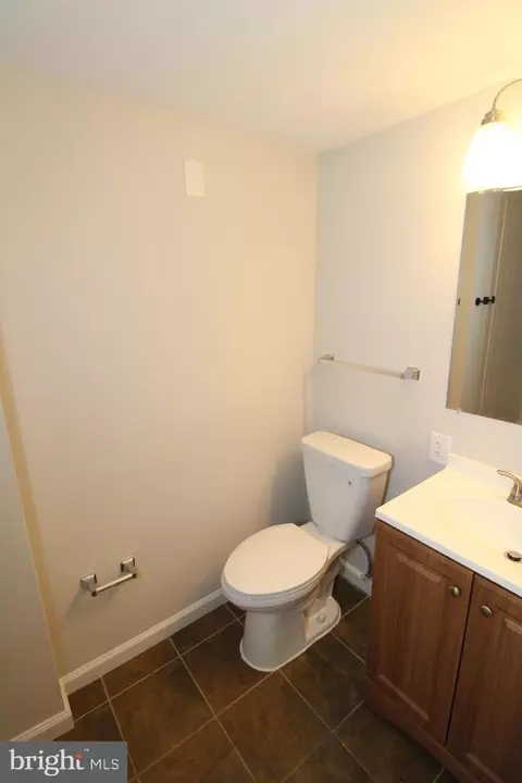 Bath - 5040 Merganser Ct, Frederick, MD 21703 photo 3 of 4