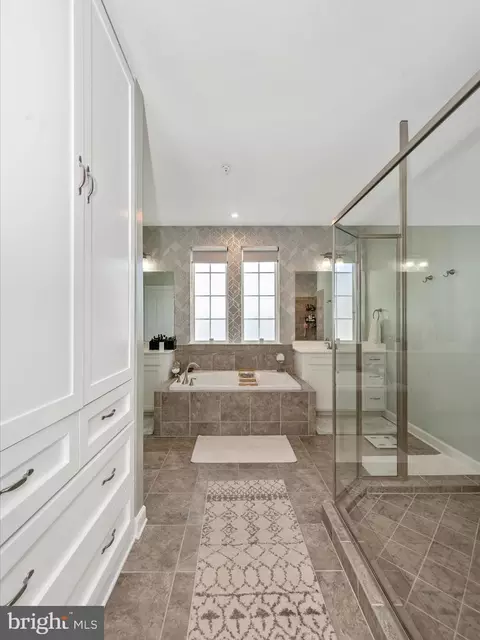 Bath - 8468 Pine Bluff Rd, Frederick, MD 21704 photo 3 of 5
