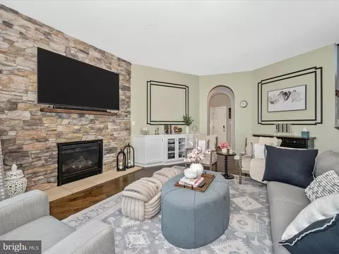 Living - 8468 Pine Bluff Rd, Frederick, MD 21704 photo 3 of 4