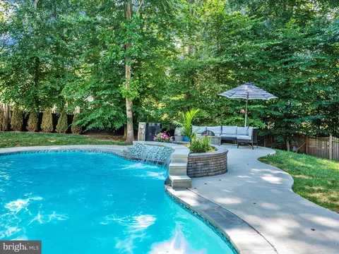 Exterior - 6436 Dresden Pl, Frederick, MD 21701 photo 11 of 24