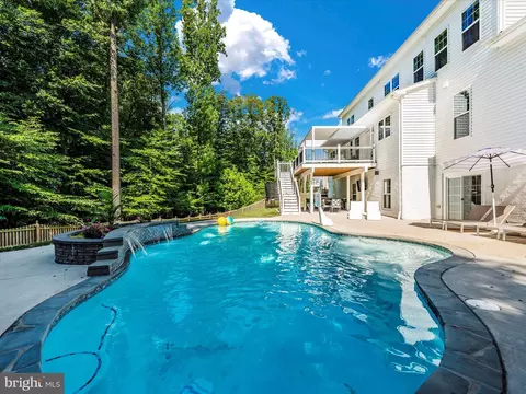 Exterior - 6436 Dresden Pl, Frederick, MD 21701 photo 13 of 24