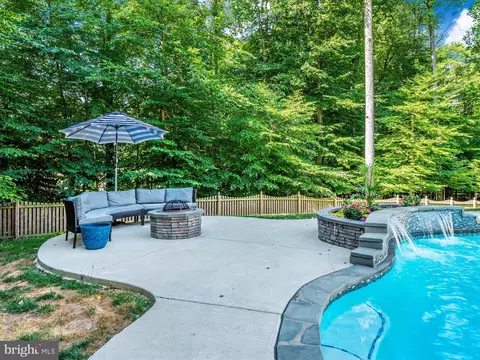Exterior - 6436 Dresden Pl, Frederick, MD 21701 photo 14 of 24