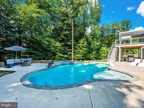 Exterior - 6436 Dresden Pl, Frederick, MD 21701 photo 12 of 24