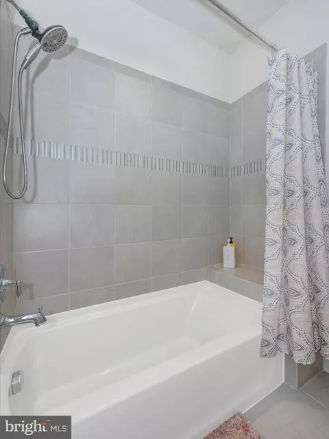 Bath - 6436 Dresden Pl, Frederick, MD 21701 photo 6 of 7
