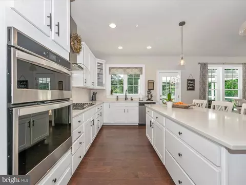 Kitchen - 6436 Dresden Pl, Frederick, MD 21701 photo 4 of 5