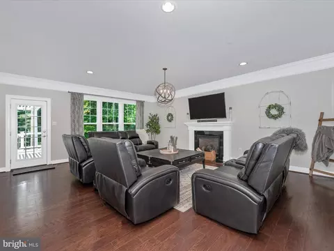 Living - 6436 Dresden Pl, Frederick, MD 21701 photo 1 of 5