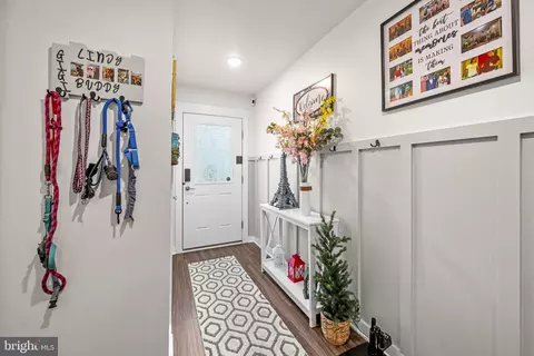Entry Way - 758 7 Tatum Ct, Frederick, MD 21702 photo 8 of 9