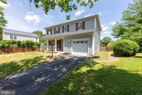 902 Twin Oak Ct, Frederick, MD 21701 photo 2