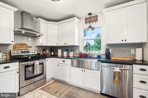 Kitchen - 11587 Liberty Oak Dr, Frederick, MD 21701 photo 4 of 5