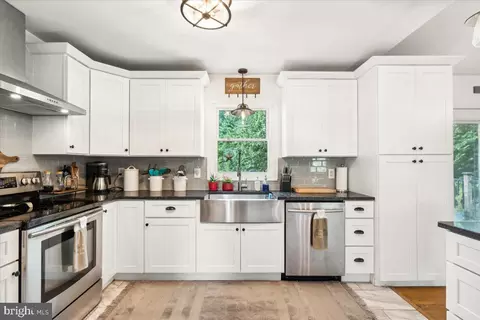 Kitchen - 11587 Liberty Oak Dr, Frederick, MD 21701 photo 3 of 5