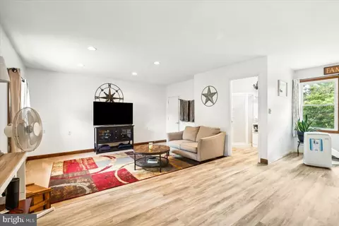 Living - 11587 Liberty Oak Dr, Frederick, MD 21701 photo 2 of 2
