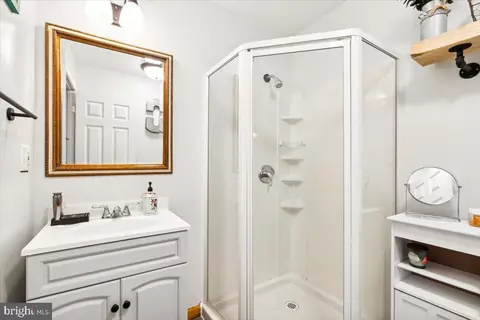 Bath - 11587 Liberty Oak Dr, Frederick, MD 21701 photo 1 of 2