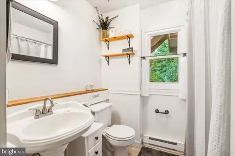 Bath - 11587 Liberty Oak Dr, Frederick, MD 21701 photo 2 of 2
