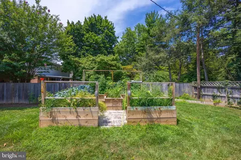 Exterior - 201 Crestview Ct, Frederick, MD 21702 photo 6 of 9