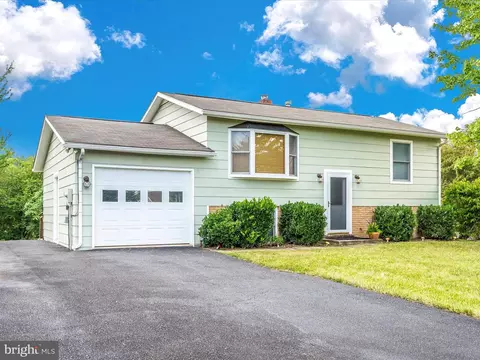 7990 Pleasant Ct, Frederick, MD 21701