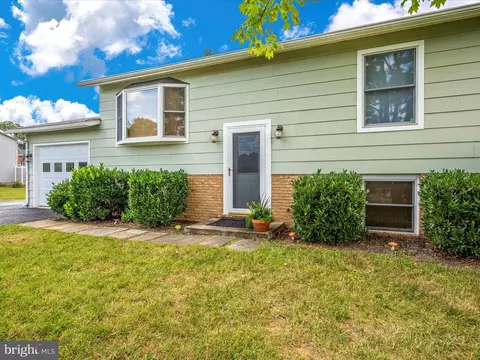 7990 Pleasant Ct, Frederick, MD 21701 photo 2