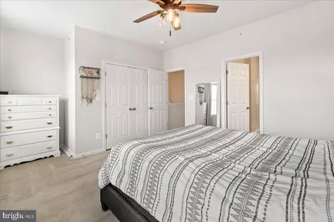 Bedroom - 5986 Whelan Ln, Frederick, MD 21703 photo 4 of 4