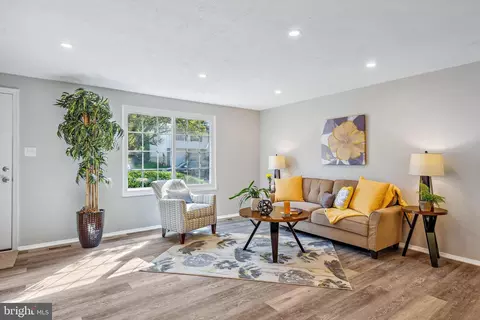 Living - 1824 Meadowgrove Ln, Frederick, MD 21702 photo 4 of 4