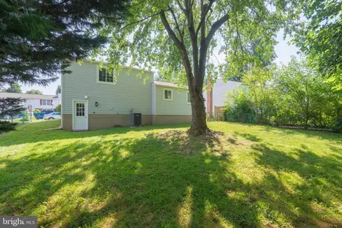 Exterior - 1824 Meadowgrove Ln, Frederick, MD 21702 photo 2 of 3