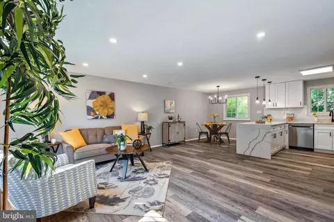 Living - 1824 Meadowgrove Ln, Frederick, MD 21702 photo 2 of 4