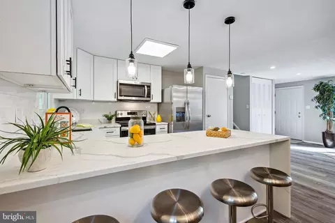 Kitchen - 1824 Meadowgrove Ln, Frederick, MD 21702 photo 2 of 7
