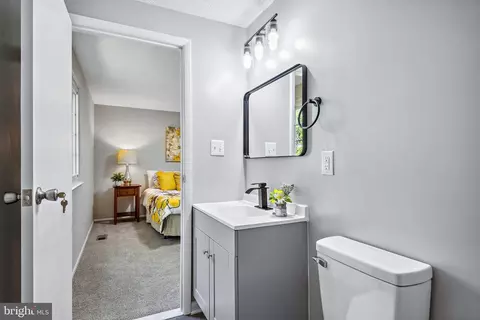 Bath - 1824 Meadowgrove Ln, Frederick, MD 21702 photo 1 of 10