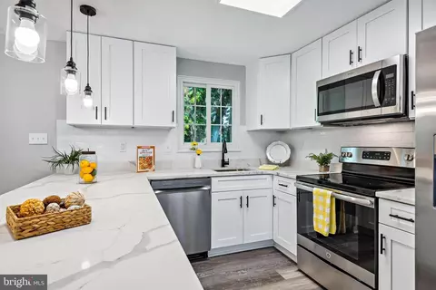 Kitchen - 1824 Meadowgrove Ln, Frederick, MD 21702 photo 4 of 7