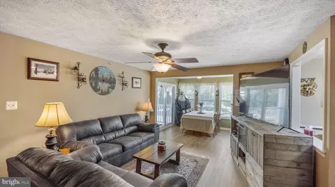 905 Blue Leaf Ct #E, Frederick, MD 21701 photo 3