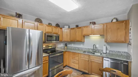 905 Blue Leaf Ct #E, Frederick, MD 21701 photo 2