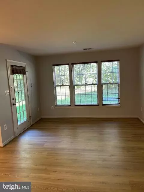 Living - 502 Bradley Ct #5B, Frederick, MD 21703 photo 1 of 2