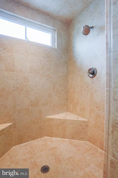Bath - 3579 Katherine Way, Frederick, MD 21704 photo 3 of 10