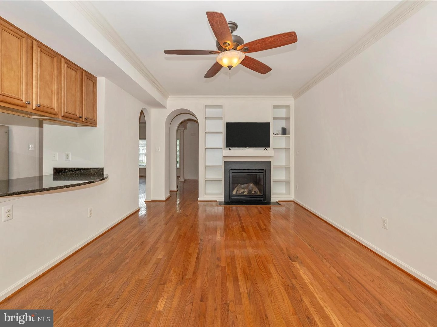Living - 2526 Mill Race Rd, Frederick, MD 21701 photo 4 of 10